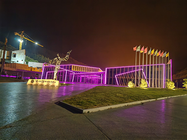 城市亮化是现代城市建设的重要组成部分,它不仅可以美化城市的夜景,还能提升城市的整体形象。随着科技的不断进步,城市亮化也得到了更多的关注和创新。本文将介绍一些关于城市亮化的创意和技术,帮助读者了解城市亮化的重要性以及如何进行温泉城市亮化的规划和实施。 城市亮化是现代城市建设的重要组成部分,它不仅可以美化城市的夜景,还能提升城市的整体形象。随着科技的不断进步,城市亮化也得到了更多的关注和创新。本文将介绍一些关于城市亮化的创意和技术,帮助读者了解温泉城市亮化的重要性以及如何进行温泉城市亮化的规划和实施。