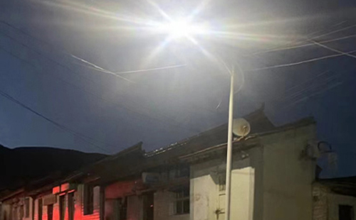 农村院子里最适合的温泉太阳能路灯亮度与安装要点